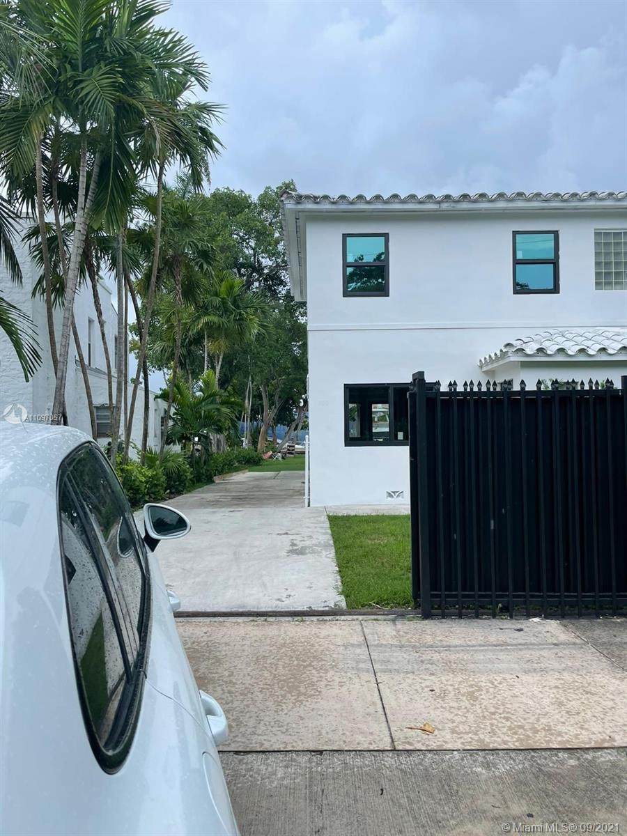 700 North River Dr - Photo 1