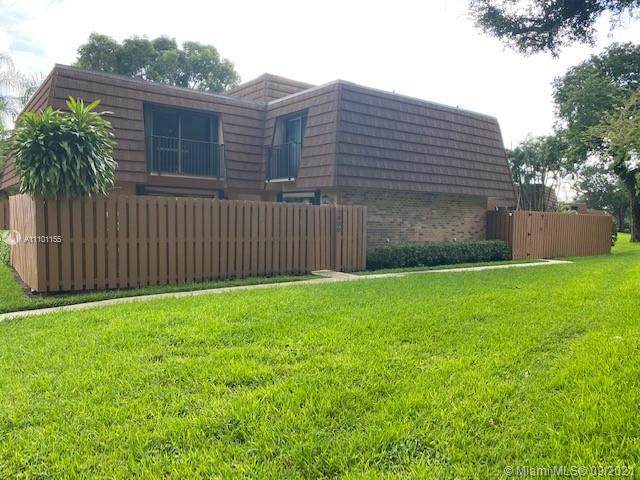 2600 Lakeview Ct - Photo 1