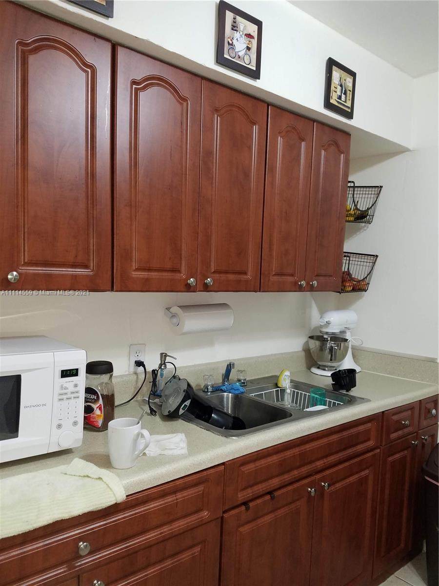 664 8th Pl - Photo 1