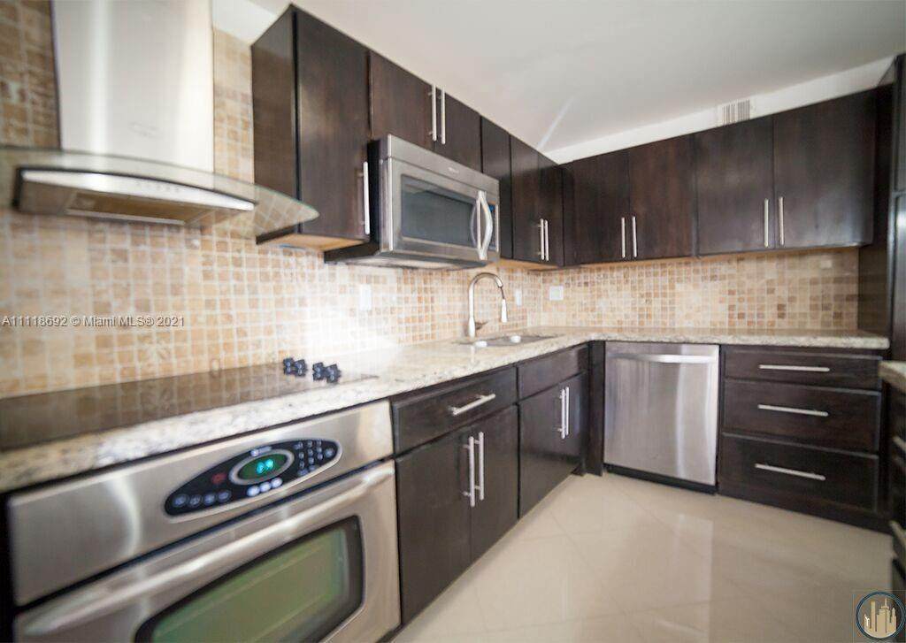 600 36th St - Photo 1