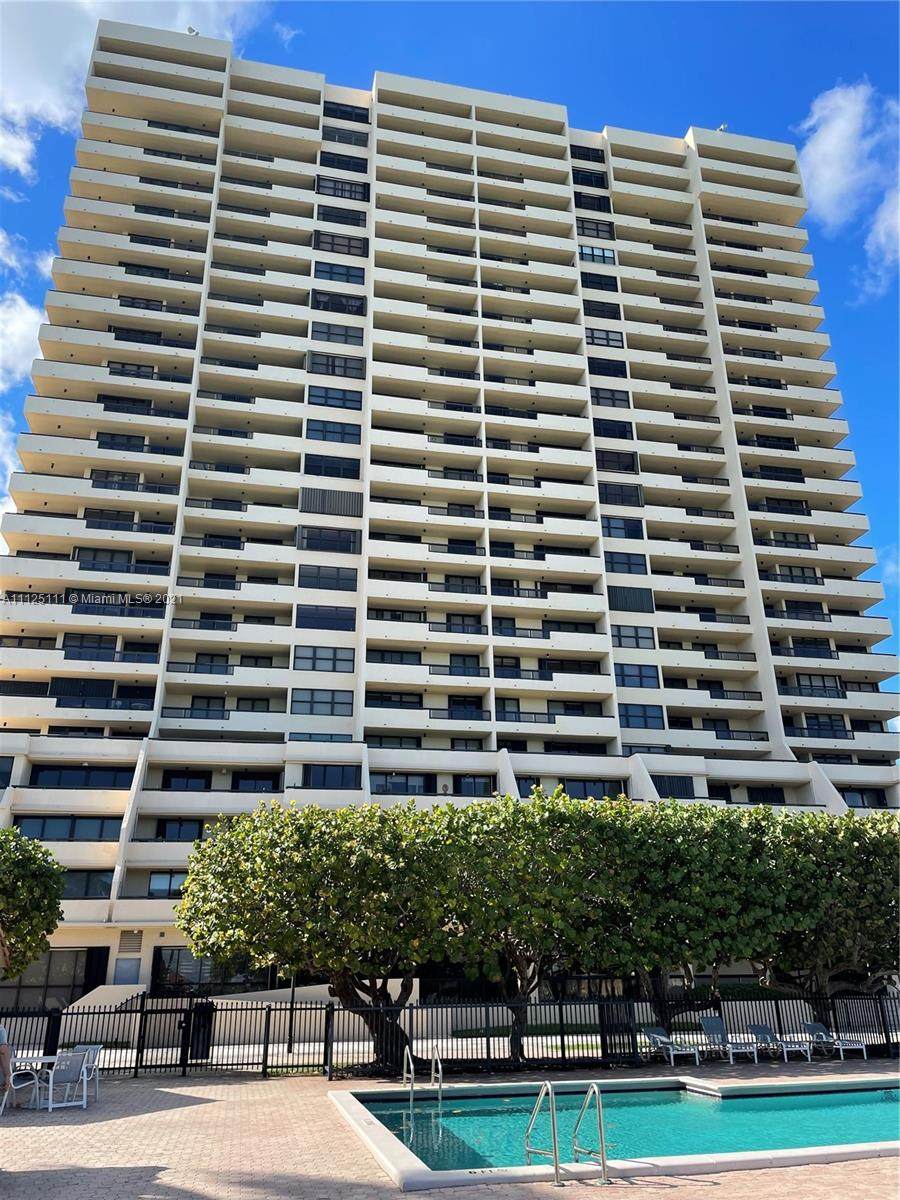 2555 Collins Ave - Photo 1