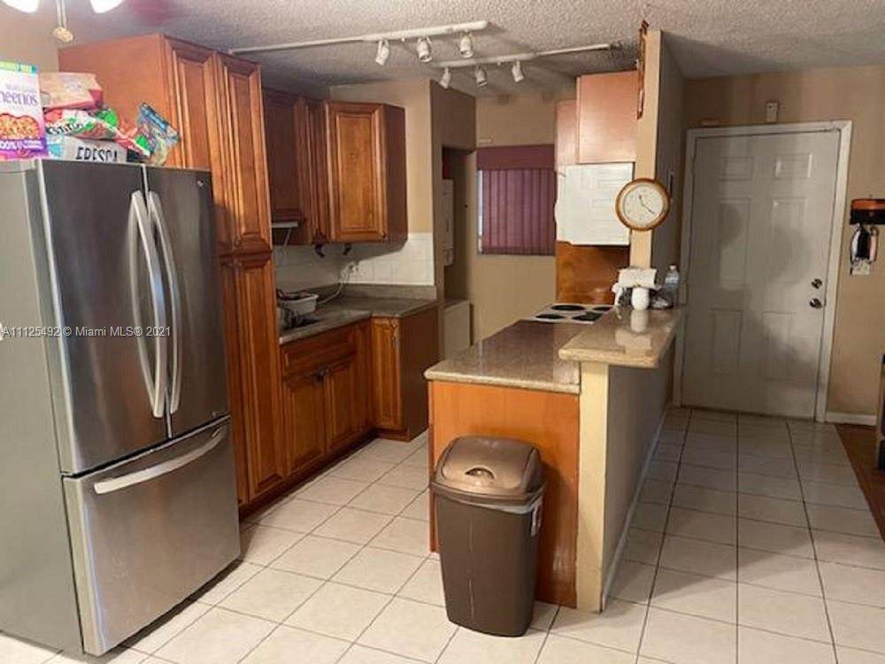 655 Trace Cir - Photo 1