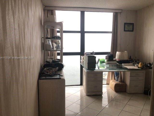 1000 Island Blvd - Photo 1