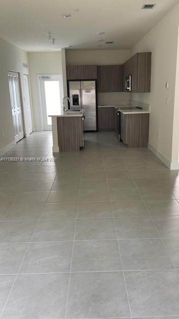 8265 41 - Photo 1