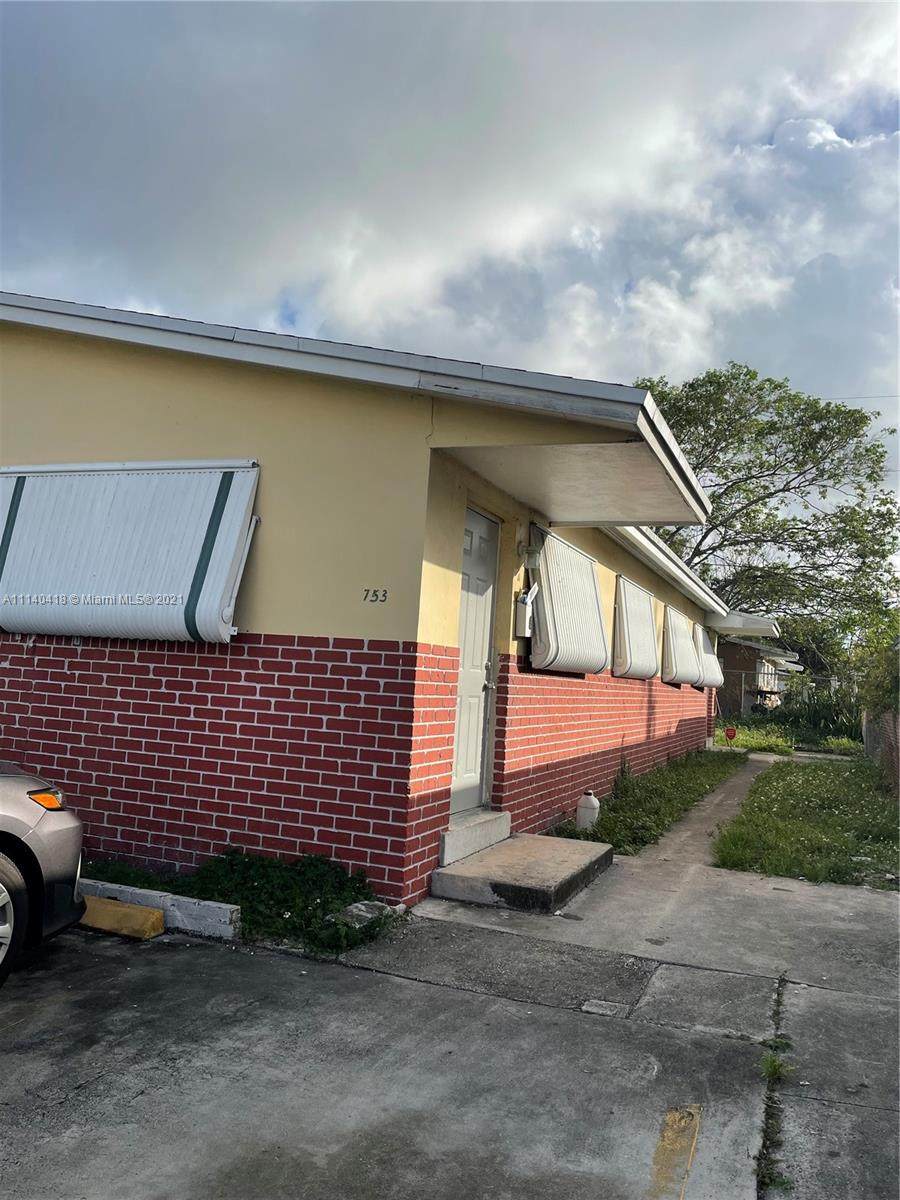 753 5th St - Photo 1