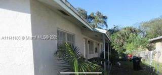 423 21st Ter - Photo 1
