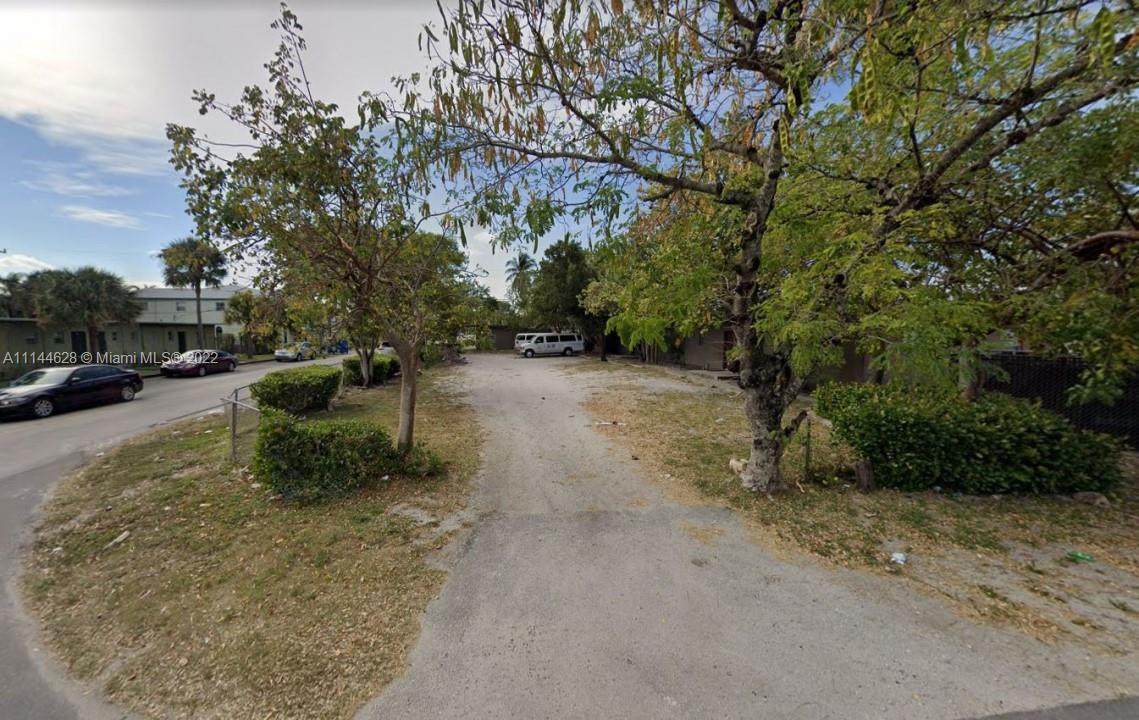 805 11th Ave - Photo 1