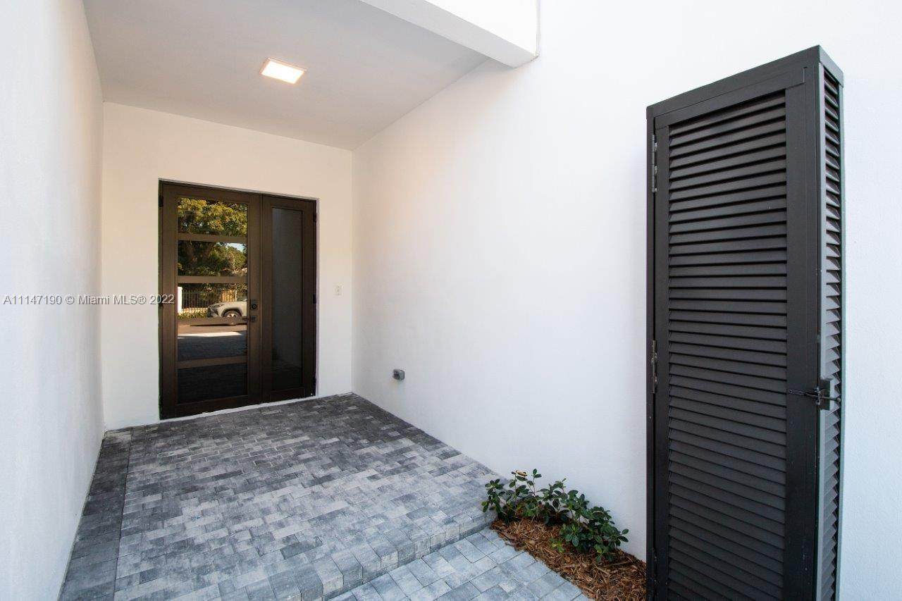 6844 80th St - Photo 1