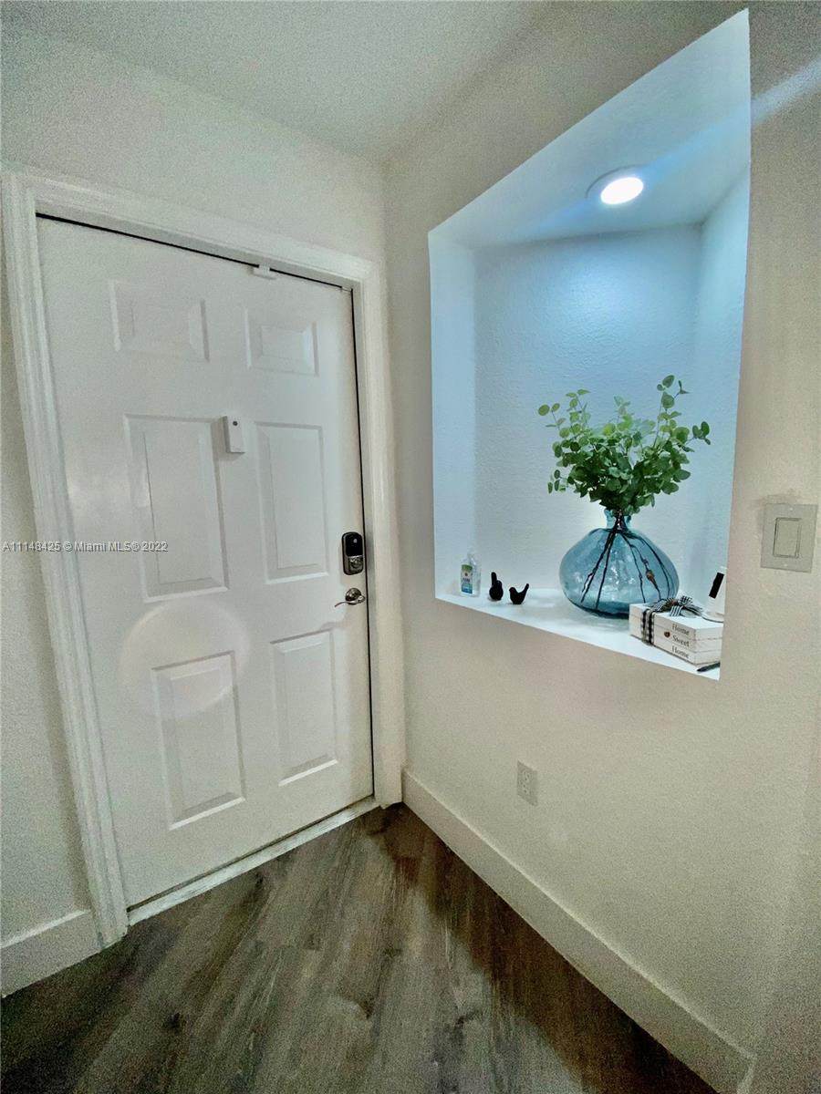 11101 83rd St - Photo 1
