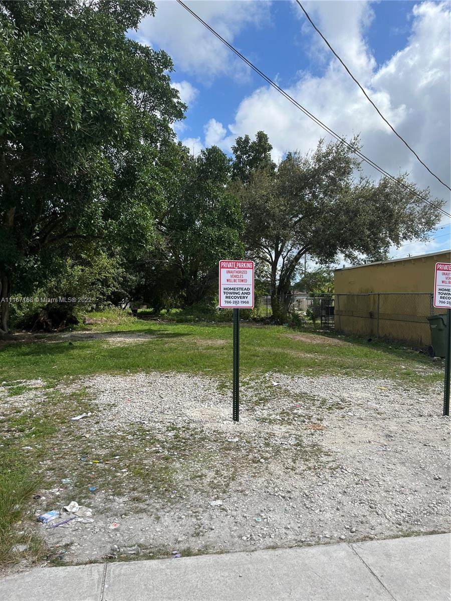 711 8th Ave - Photo 1