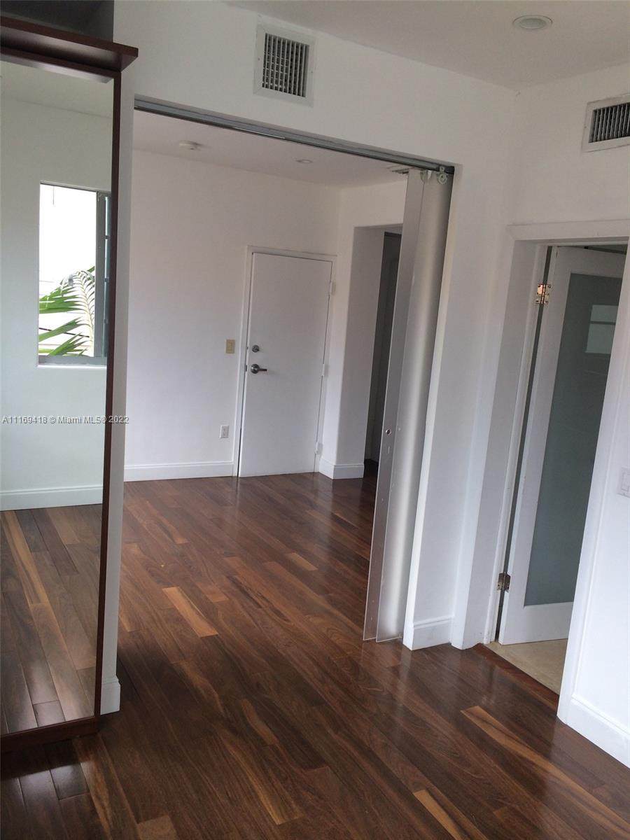 526 15th St - Photo 1
