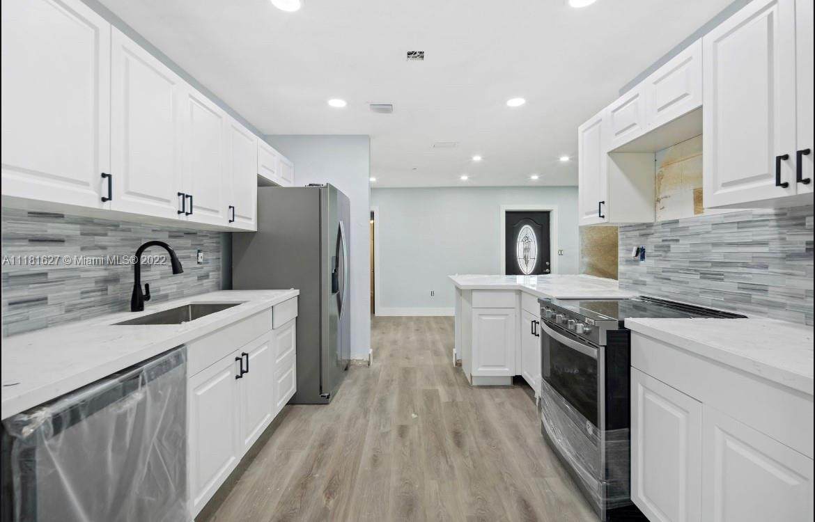 8020 21st Ct - Photo 1