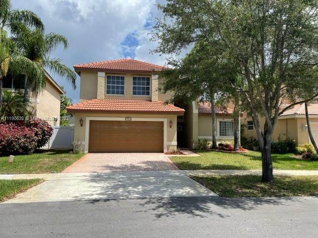 17957 33rd Ct - Photo 1