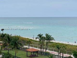 2457 Collins Ave - Photo 1