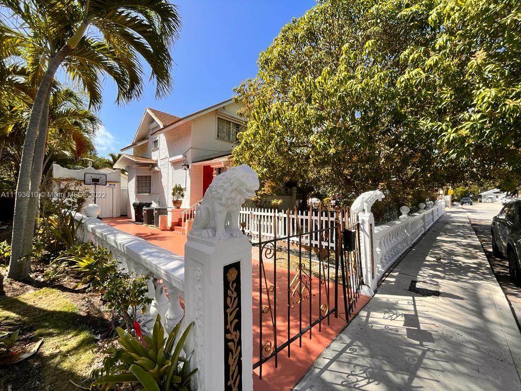 313 5th Ave S - Photo 1