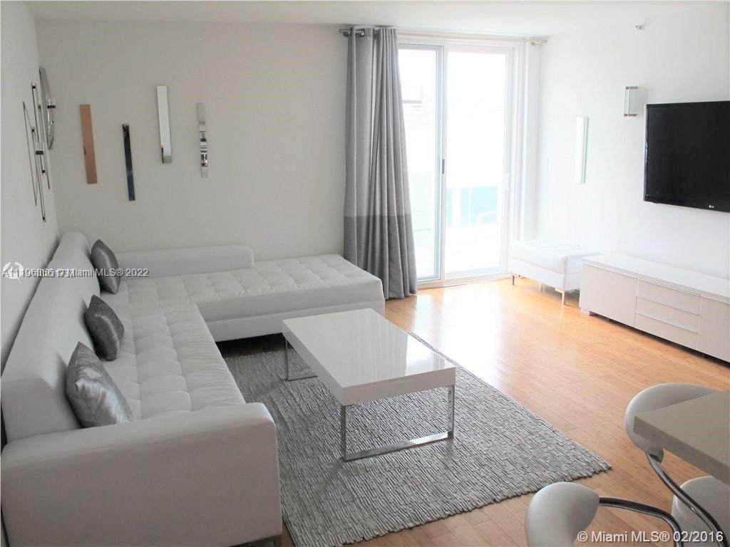 1035 West Ave - Photo 1