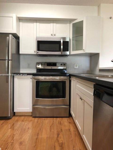570 Park Rd - Photo 1