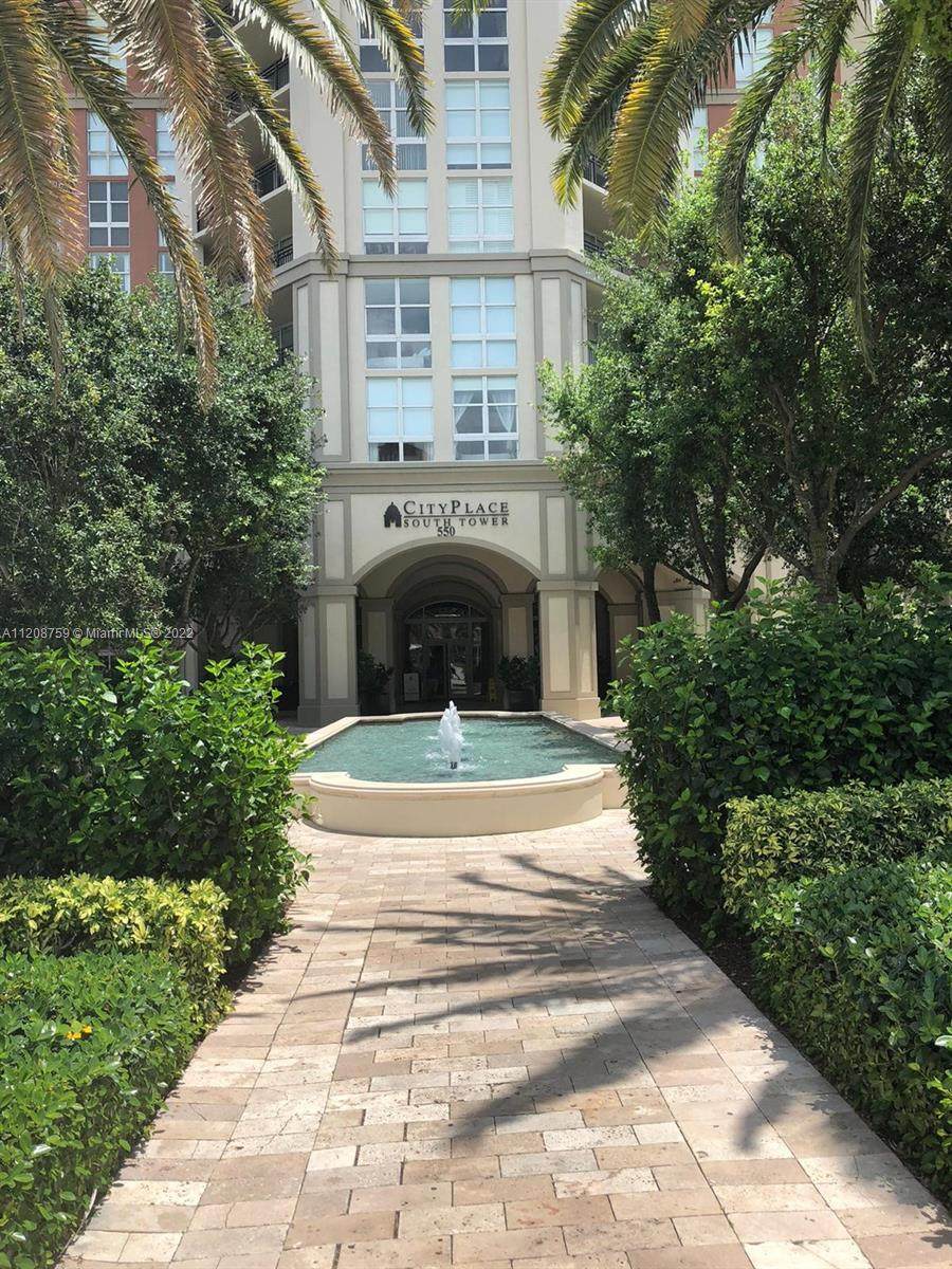 552 Okeechobee Blvd - Photo 1