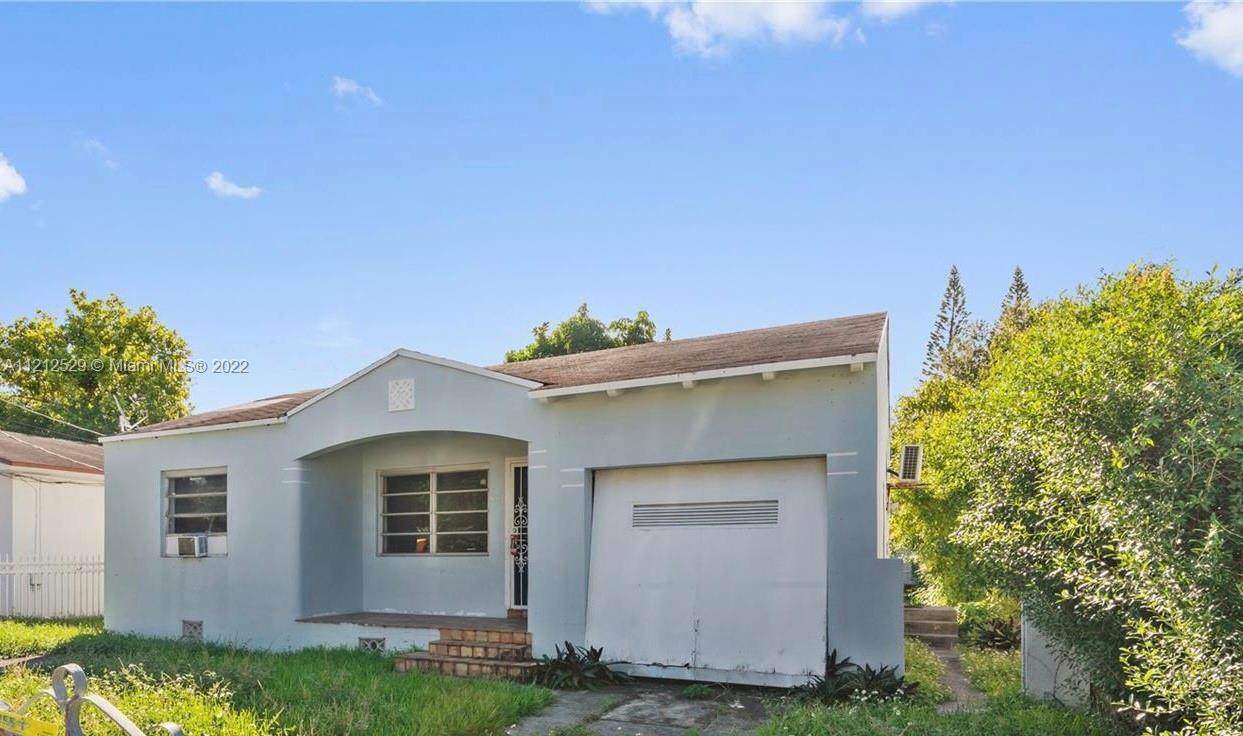 260 43rd St - Photo 1