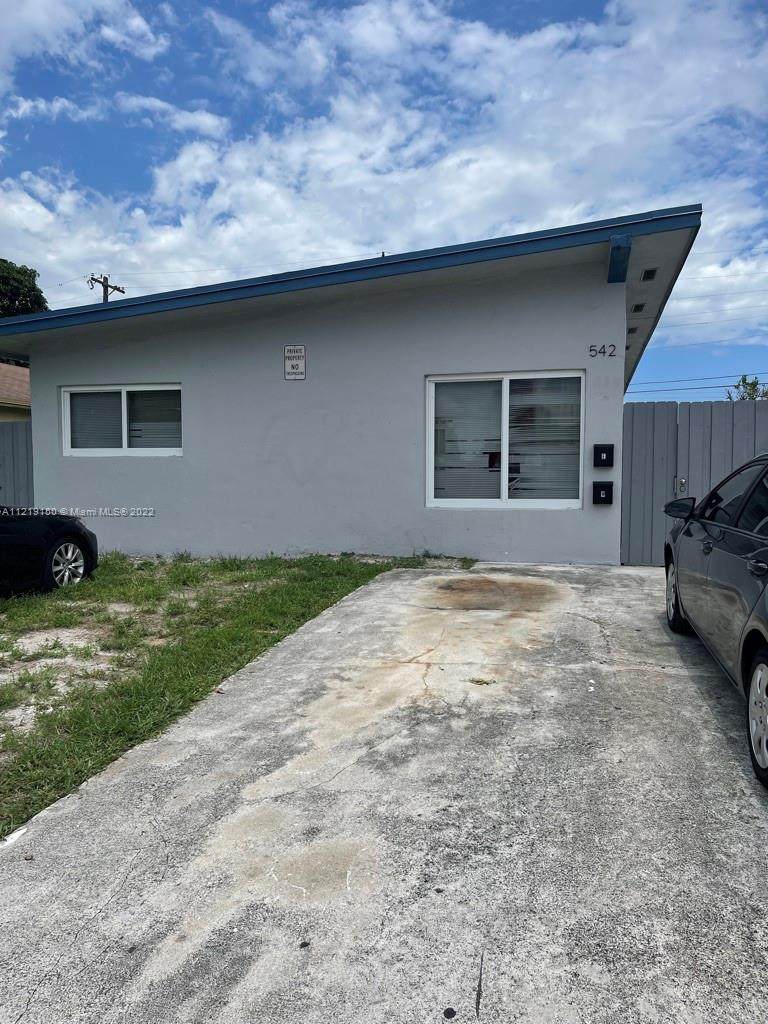542 27th Ter - Photo 1