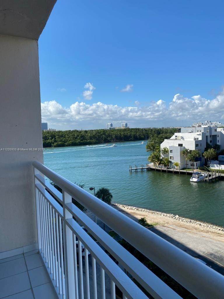 400 Kings Point Dr - Photo 1