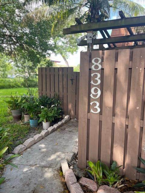 8393 Coral Cir - Photo 1