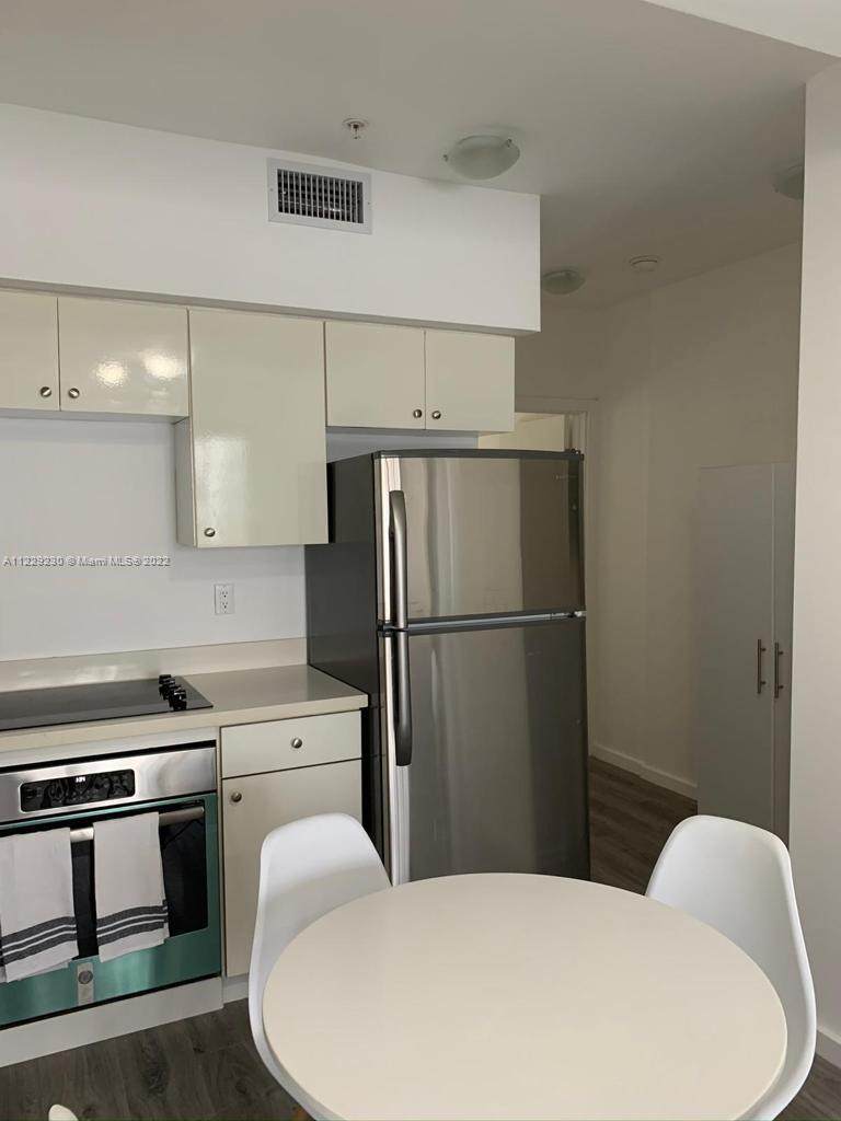 810 7th St - Photo 1