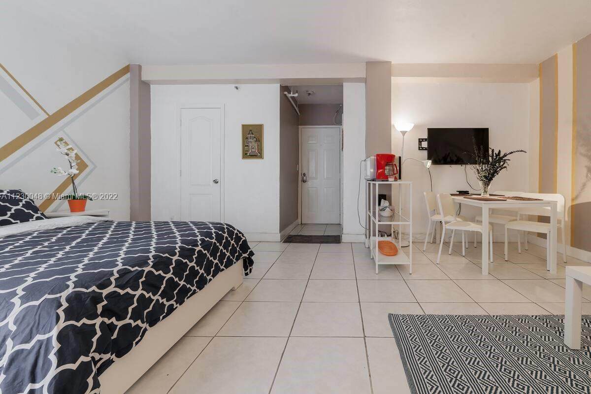 3030 Collins Ave - Photo 1