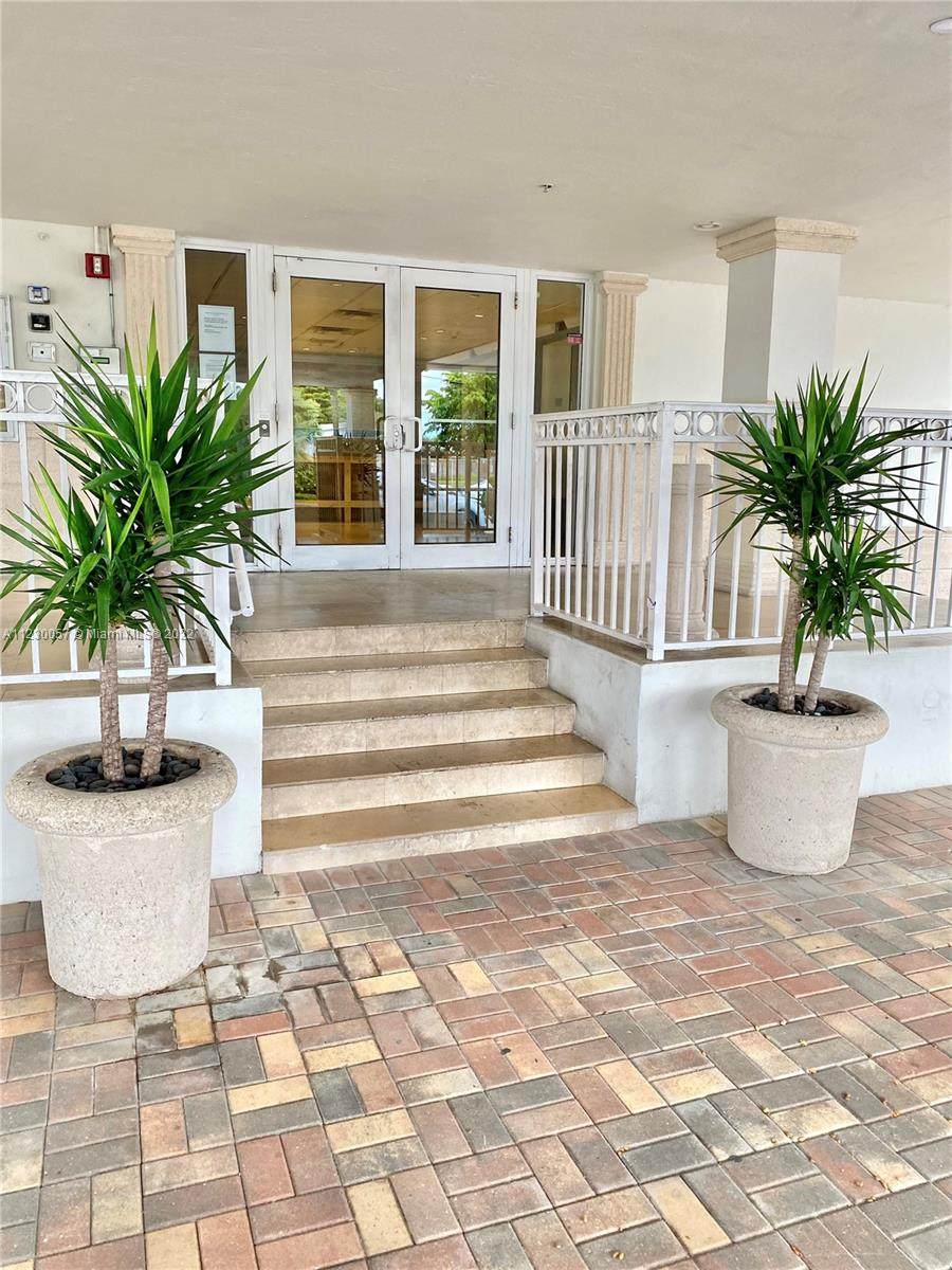 7545 Treasure Dr - Photo 1