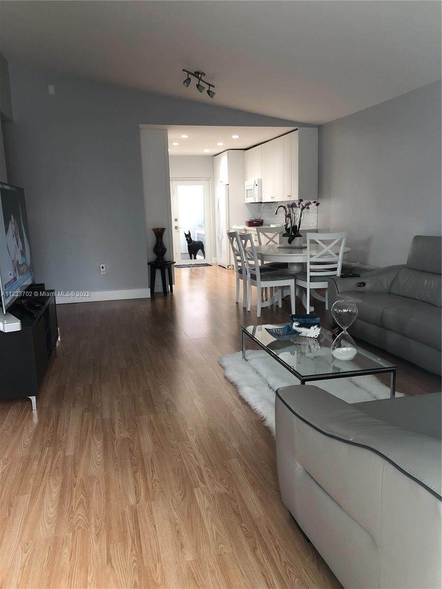 9105 120th St - Photo 1