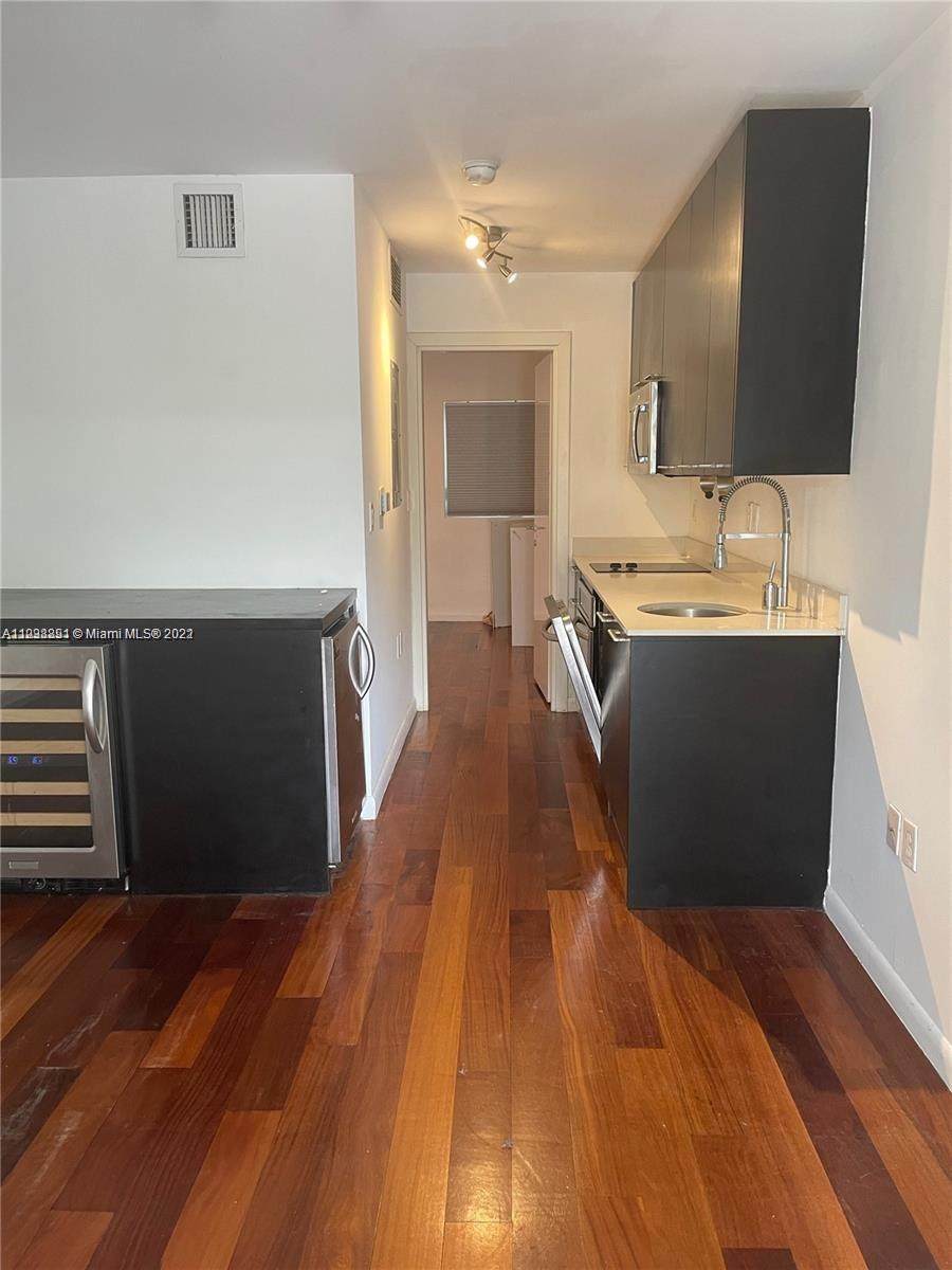 1560 Pennsylvania Ave - Photo 1