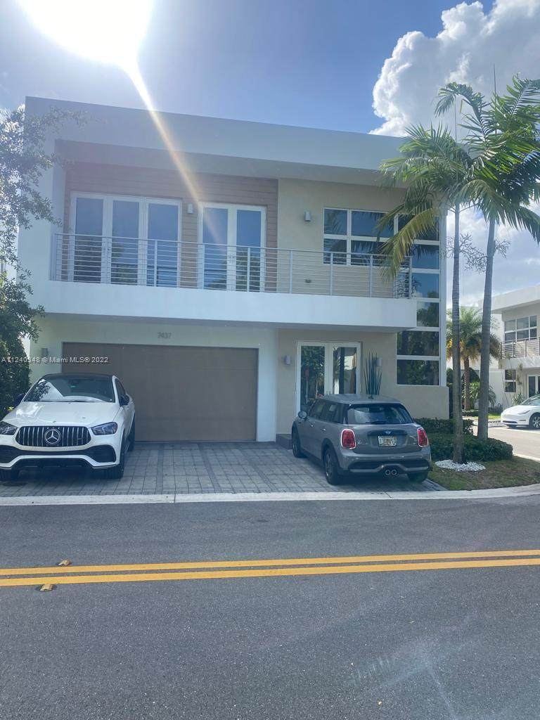 7437 98 AVE - Photo 1