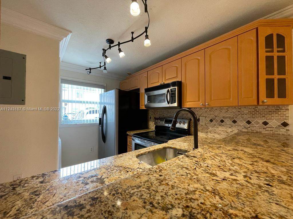 7915 8th St - Photo 1