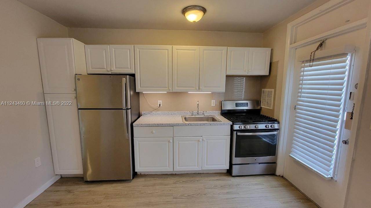 441 Collins Ave - Photo 1