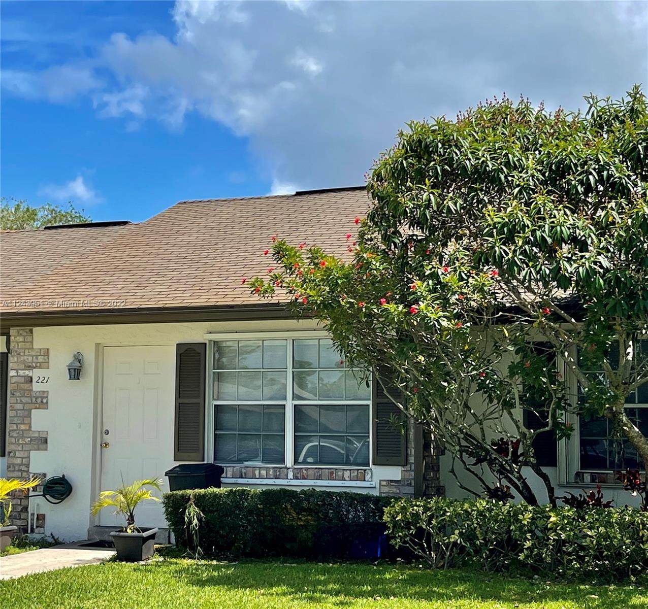 221 Bent Arrow Dr - Photo 1