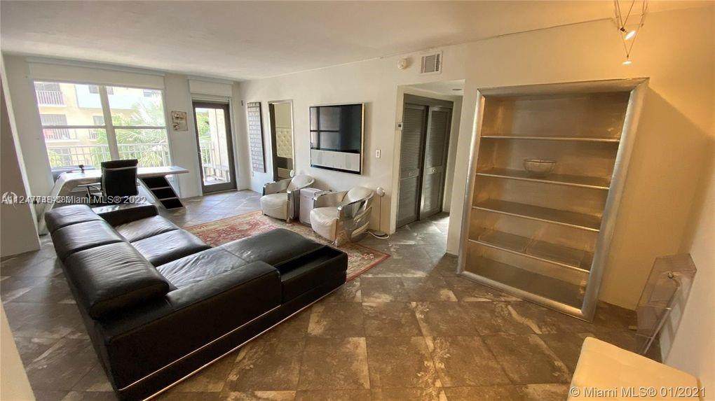 1300 Lincoln Rd - Photo 1