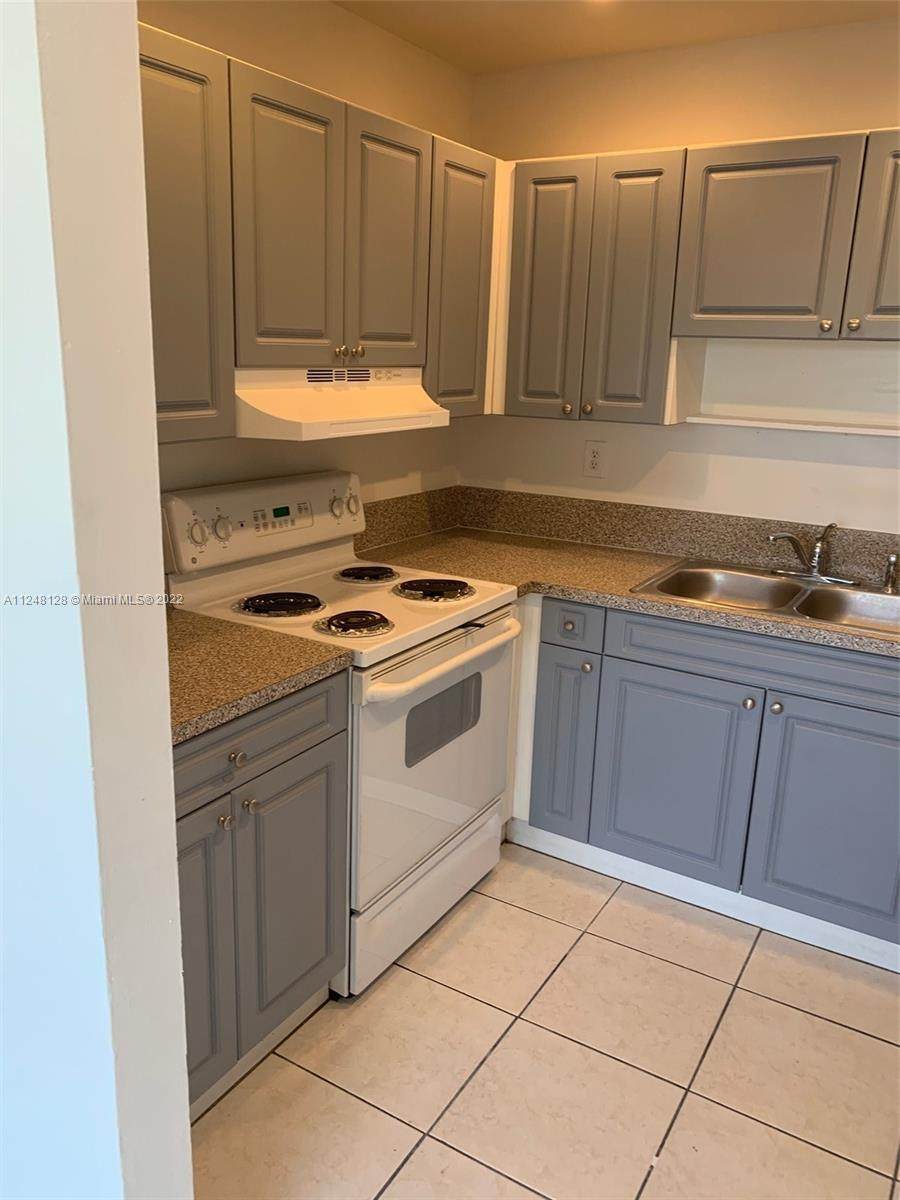 403 32nd Ct - Photo 1