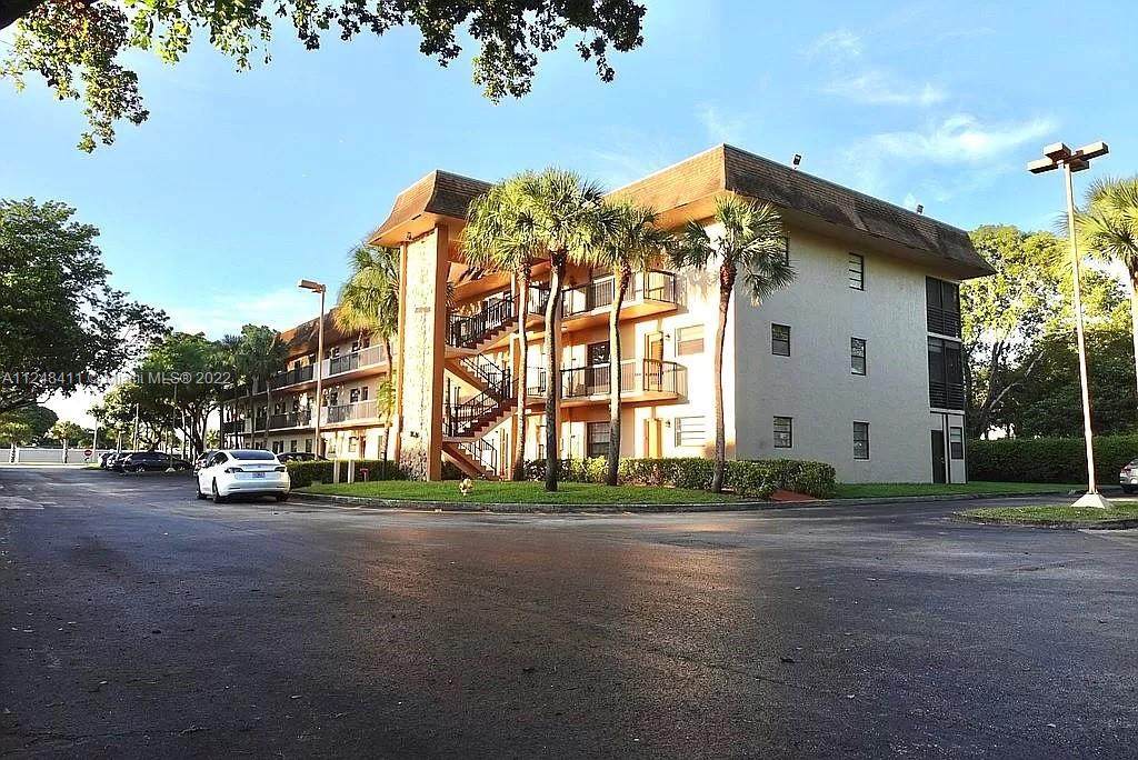 6095 Sabal Palm Blvd - Photo 1