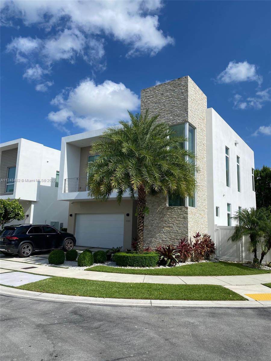 10592 67th Terrace - Photo 1
