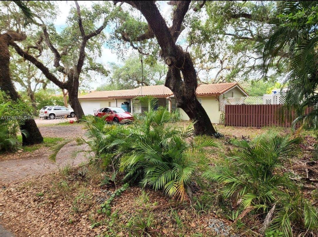 3991 54 STREET - Photo 1