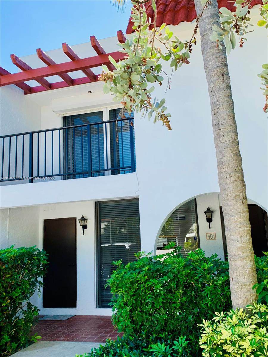 350 Grapetree Dr - Photo 1
