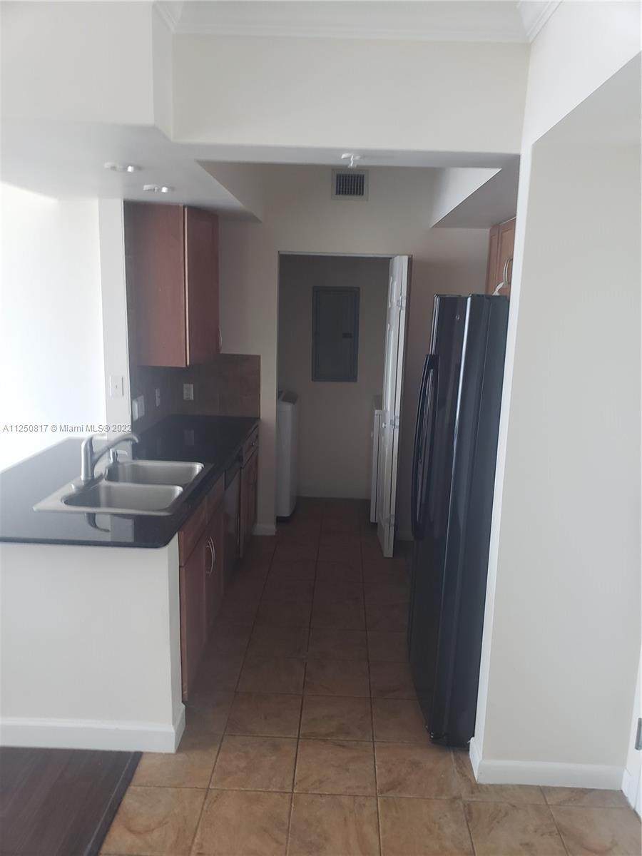 2000 Bayshore Dr - Photo 1