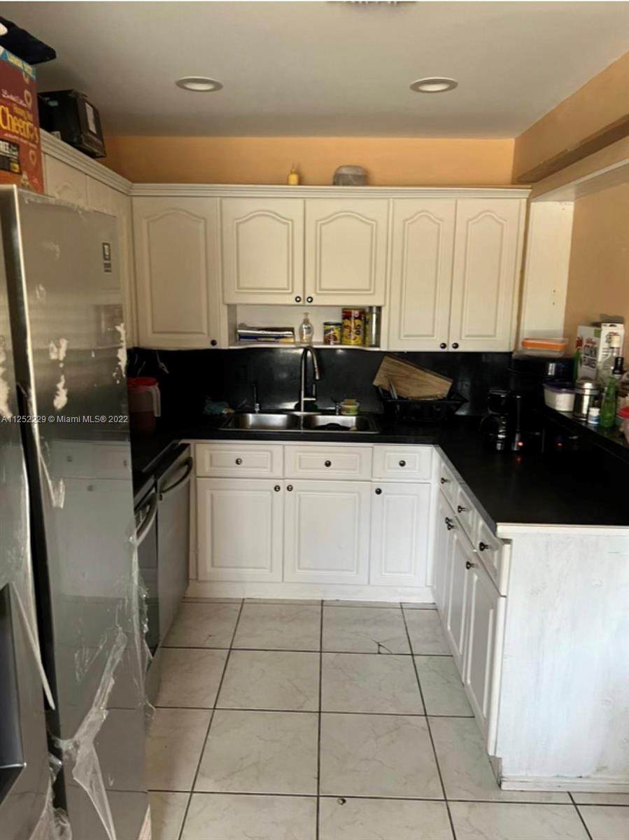 2950 Davie Blvd - Photo 1