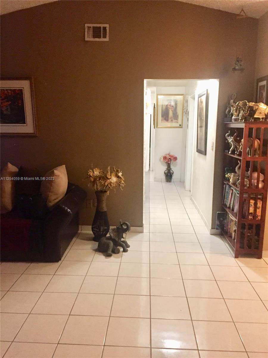 10821 168th St - Photo 1