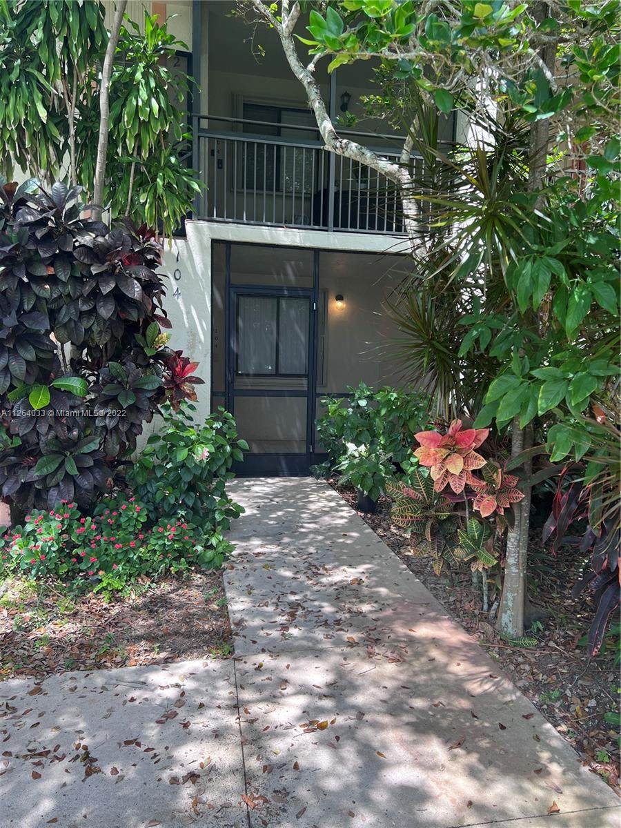 403 Lakeview Dr - Photo 1