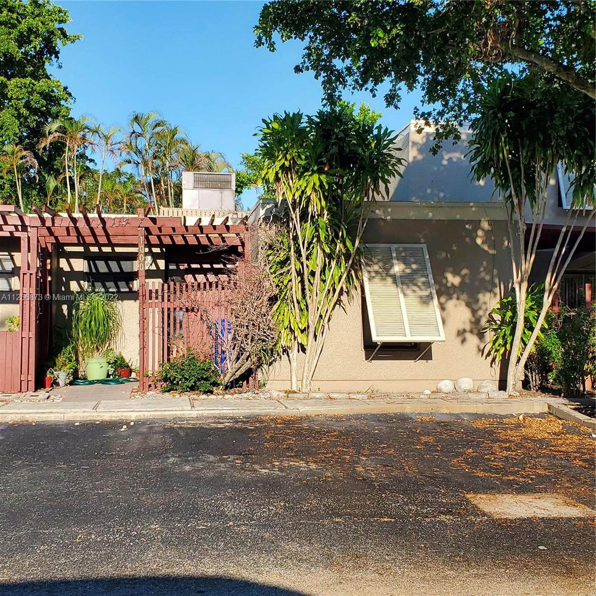 1000 Windward Dr - Photo 1