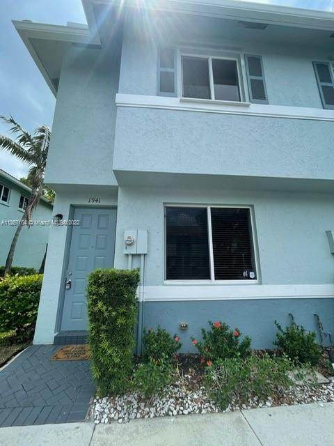 1941 Hibiscus Ln - Photo 1