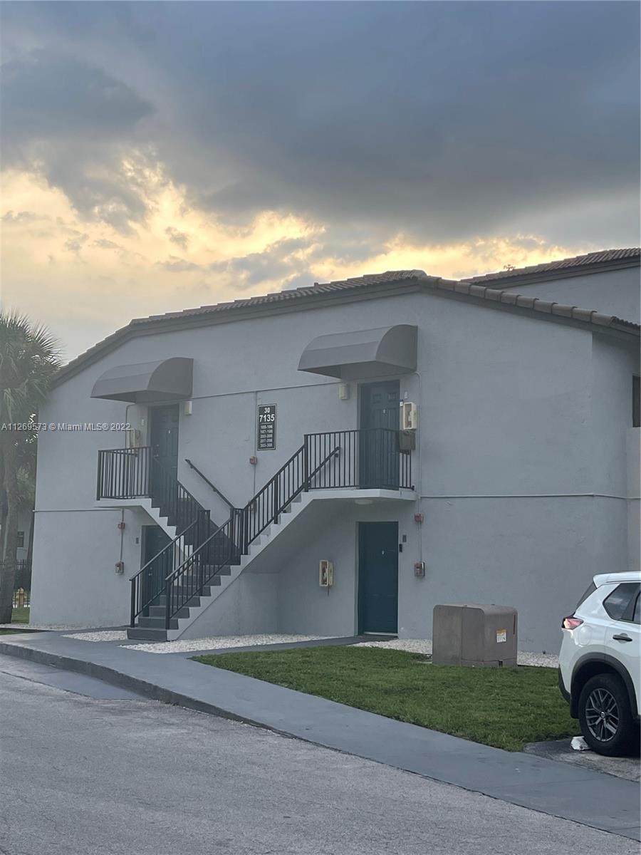 7135 179th St - Photo 1