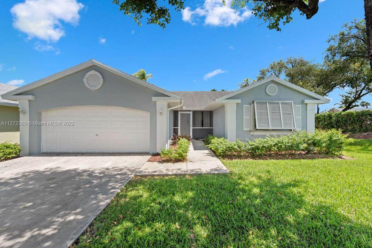 725 27th Ln - Photo 1
