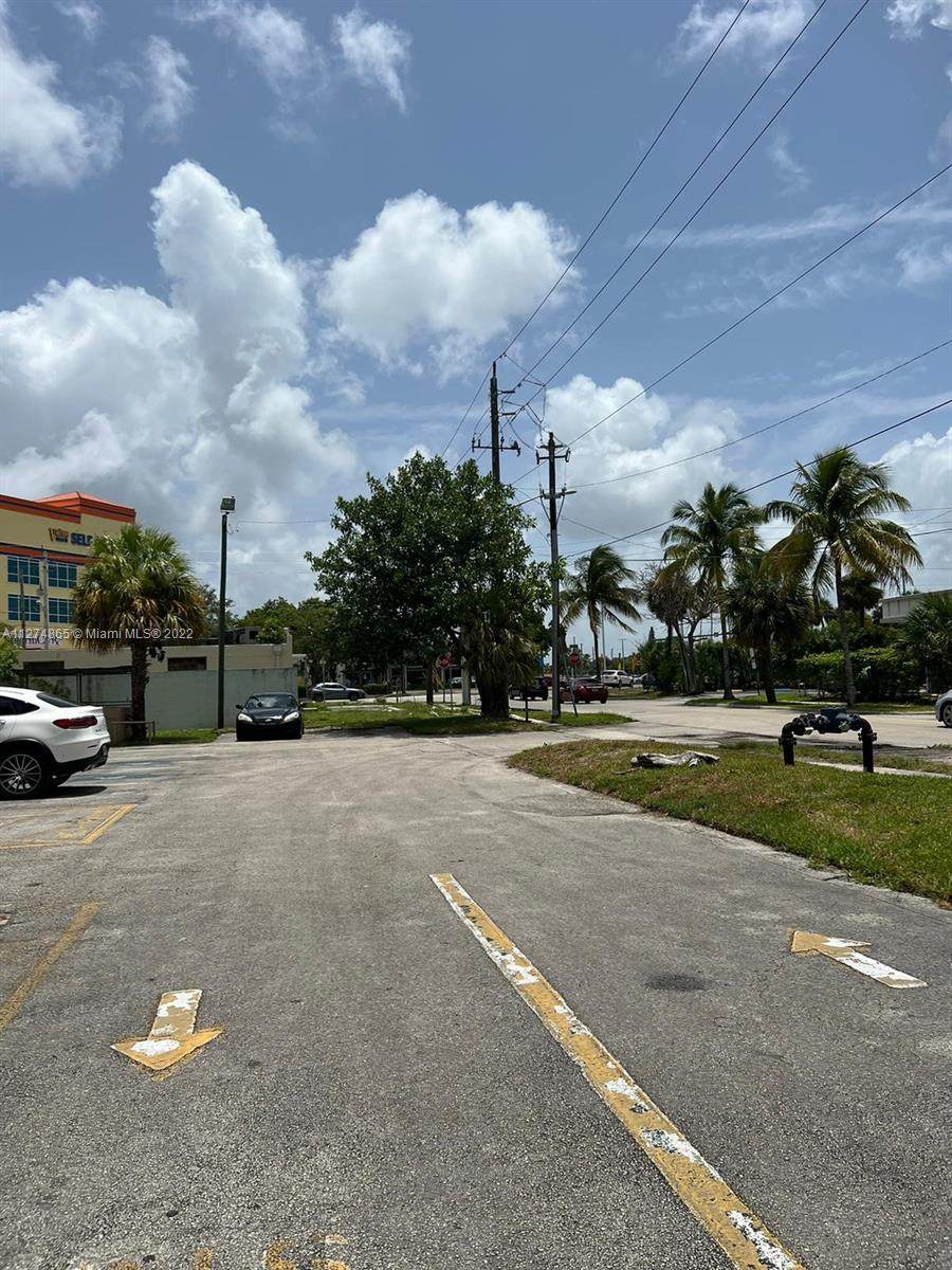 16751 9th Ave - Photo 1